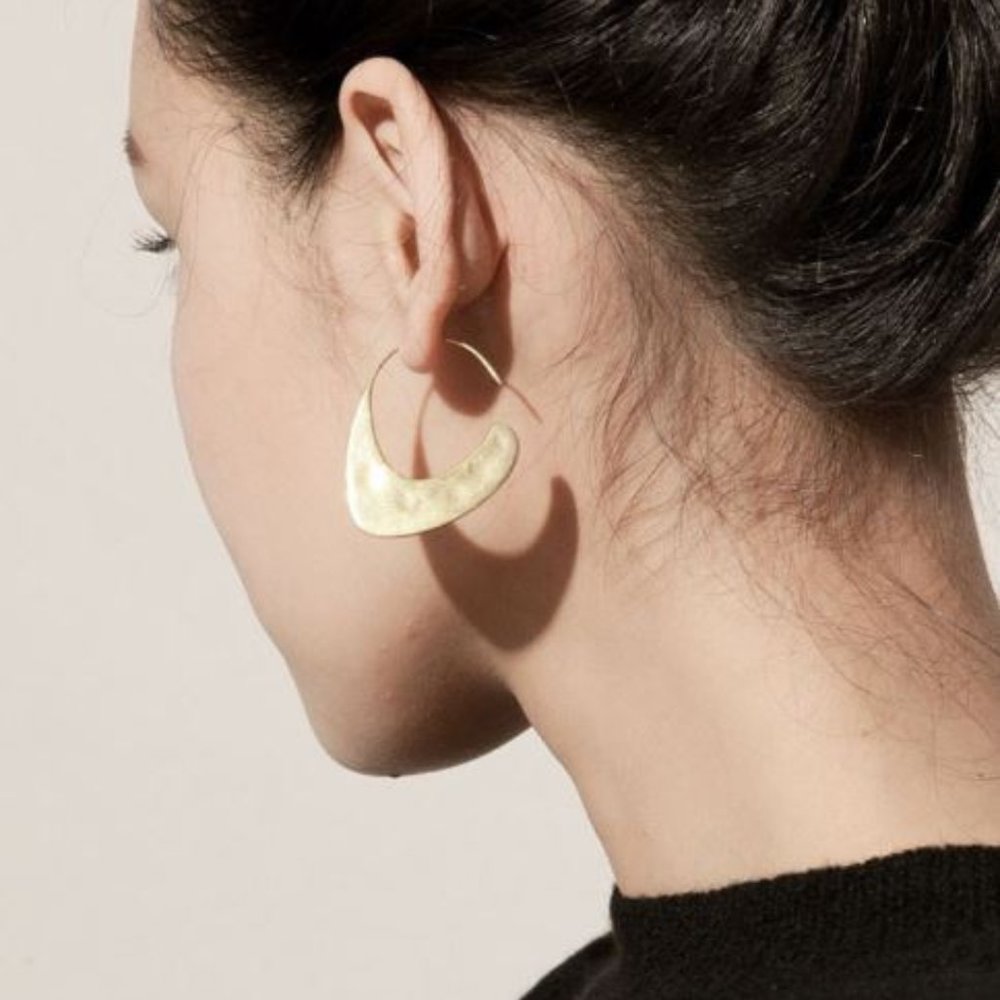 Hammered Goldtone Jewelry Geometric Hoop Earrings - Picture 2 of 4